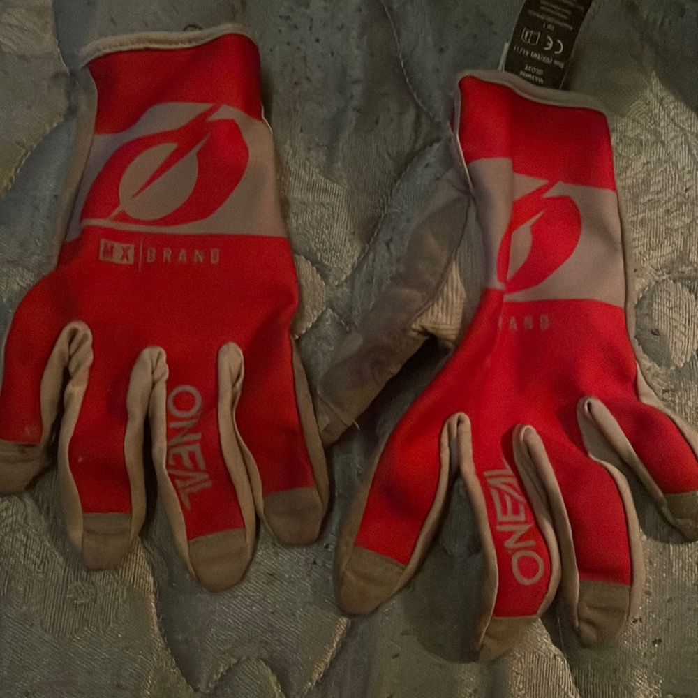 They are dirtbike gloves woman’s size extra large